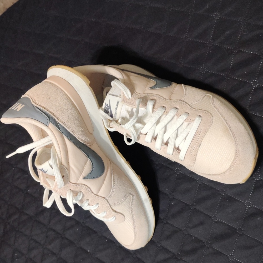 RARE Nike Internationalist - sunset tint - 9.5